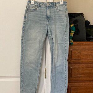 American Eagle girlfriend style lightwash jeans size 4 short